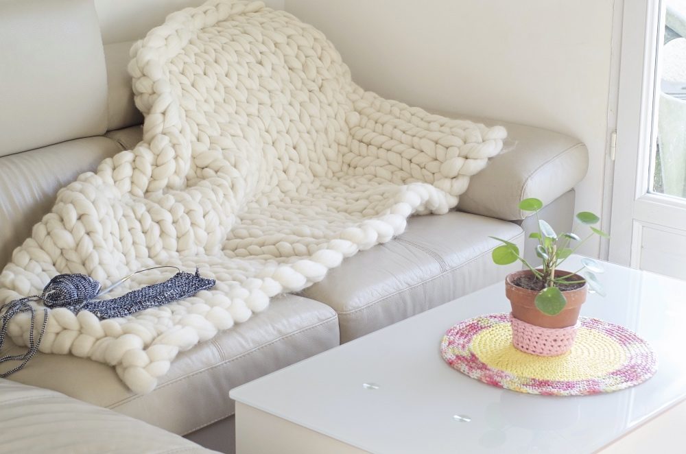 Lire la suite à propos de l’article Chunky knit – Un plaid XXL pour l’hiver